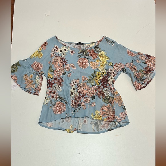 C’EST MOI FLORAL BLOUSE RUFFLED SLEEVY IN SIZE MEDIUM - Picture 8 of 8